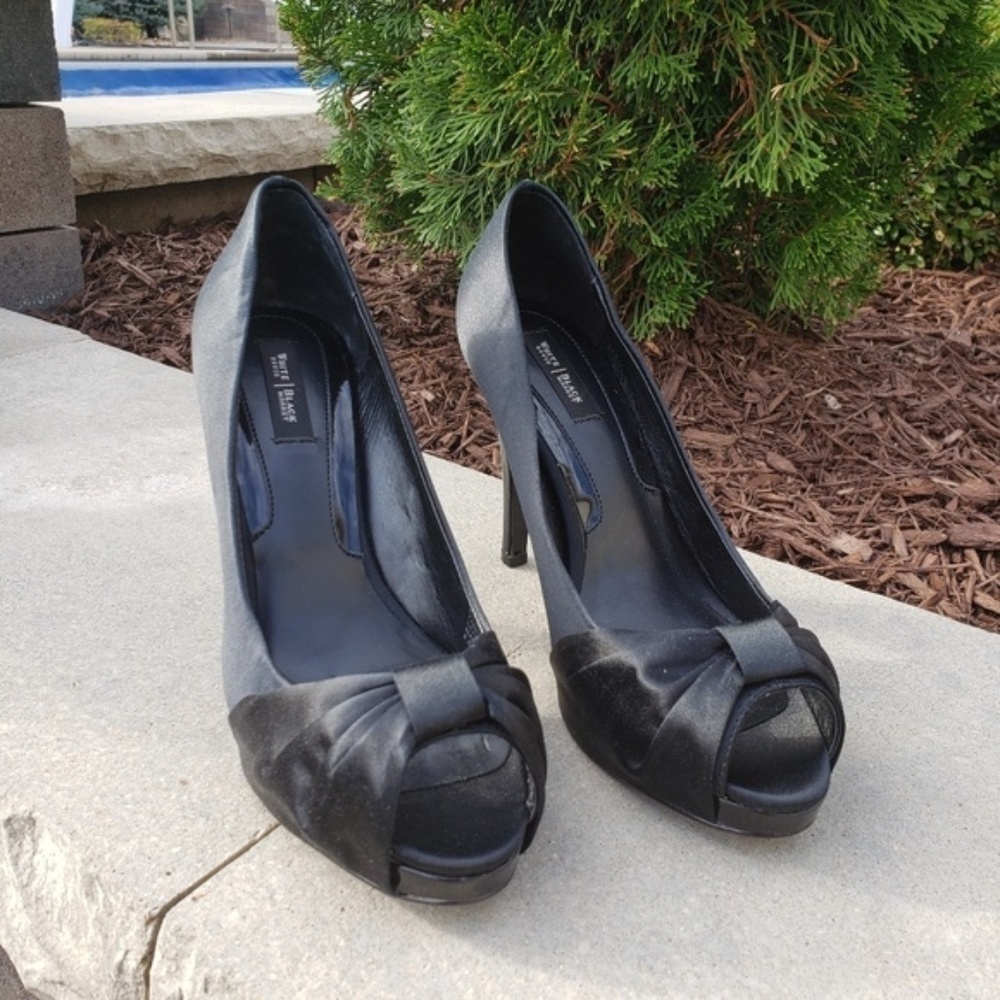 White House Black Market Ray Satin Pleat Heels 8.5 - Picture 2 of 5